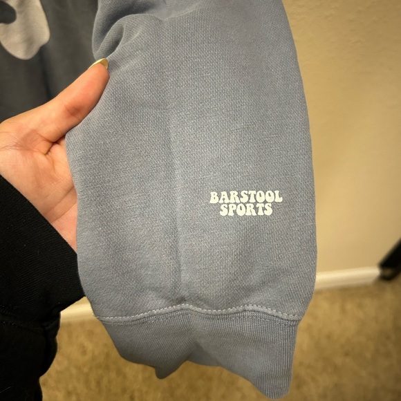 “Don’t Date Frat Boys” Hoodie - Picture 3 of 3